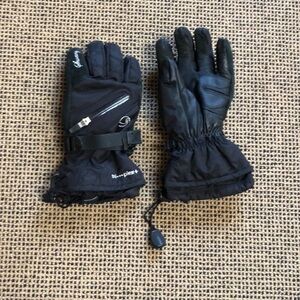 Swamy small black winter ski gloves.